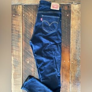 Women’s Levi’s 711 Skinny size 28. Never worn